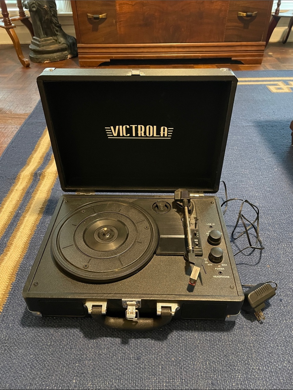 Victrola Portable Suitcase record player - Black